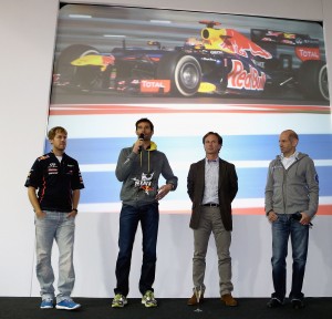 Da sinistra, Sebastien Vettel, Mark Webber, Christian Horner, Adrian Newey alla presentazione della stagione 2013 del team Red Bull.