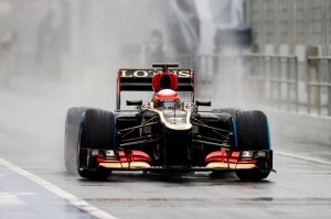 Romain Grosjean (Lotus E21) durante gli ultimi test invernali sul circuito spagnolo di Barcellona.