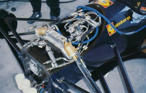 Il "cuore" del sospensione attiva della Minardi M193 del 1993.