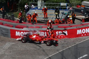 La Ferrari di Felipe Massa contro le barriere durante il GP di Manaco di domenica scorsa.