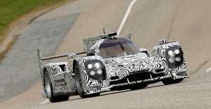 La nuova LMP1 per Le Mans 2014 ha iniziato i primi collaudi sulla pista prove Porsche di Weissach.