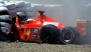 Michael Schumacher qualche secondo dopo l'impatto contro le protezioni.