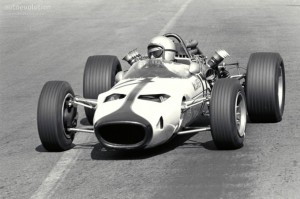 Bruce-McLaren-during-the-1966-Mexican-Grand-Prix