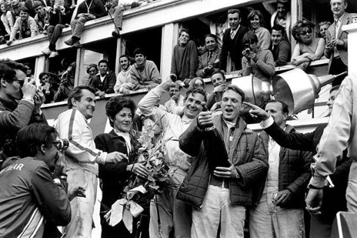 Con Dan Gurney, vincitore della 24 Ore di Le Mans del 1967, inizia la tradizione di spruzzare di champagne gli altri piloti sul podio ed il pubblico sottostante. Gurney riprese quanto fatto da Graham Hill ai festeggiamenti per la vittoria al Gran Premio d'Australia dell'anno precedente.