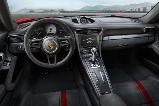 Il posto di guida della nuova Porsche 911 GT3