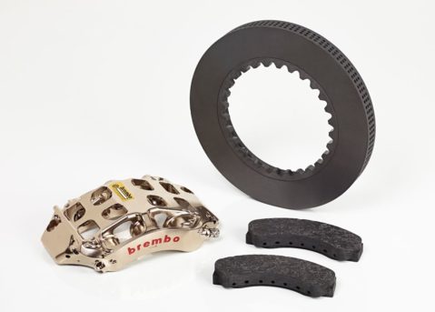 I componenti di un impianto frenante Brembo per la F1: pinza, pastiglie, disco